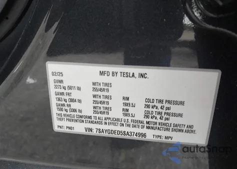 2025 Tesla Model Y Long Range Dual Motor Rear-Wheel Drive z USA, uszkodzony, nr VIN 7SAYGDED5SA374996